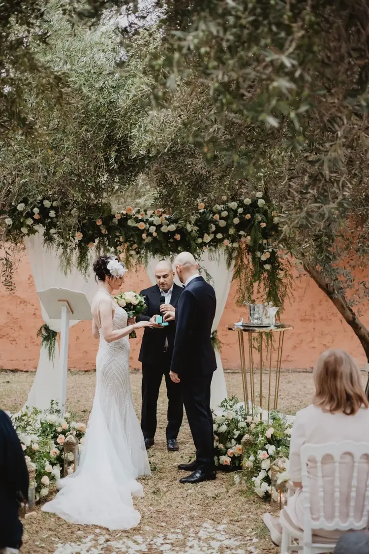 Elegant floral wedding décor at a Marrakech palace venue