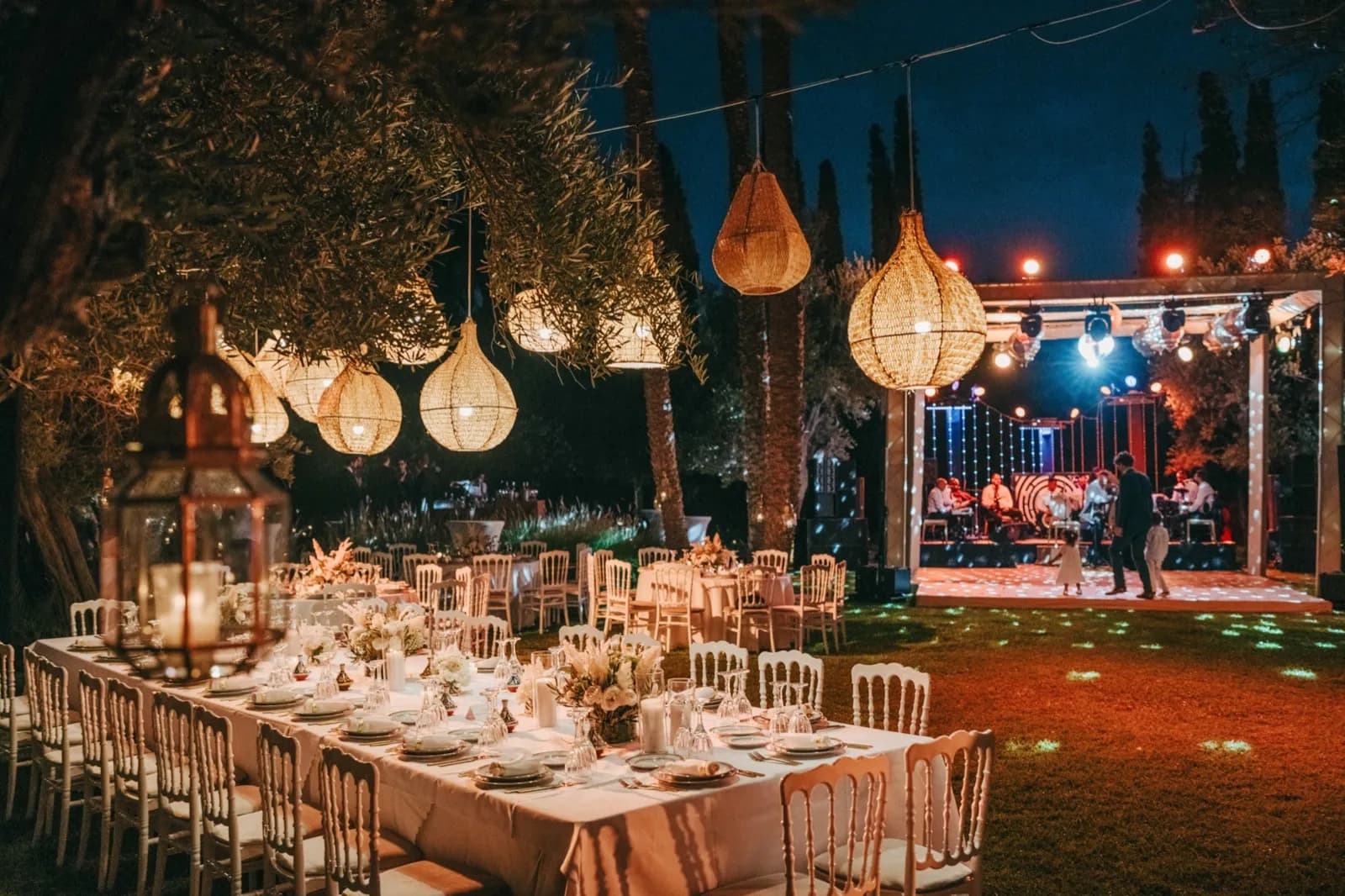 L & A wedding couple portrait in Marrakech, 2024
